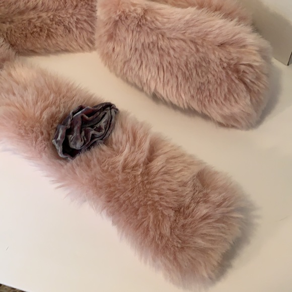 VTG NORDSTROM FAUX FUR MAUVE WITH VELVET FLOWER :IRIDESCENT SILVER/WINE:SCARF - Picture 6 of 6